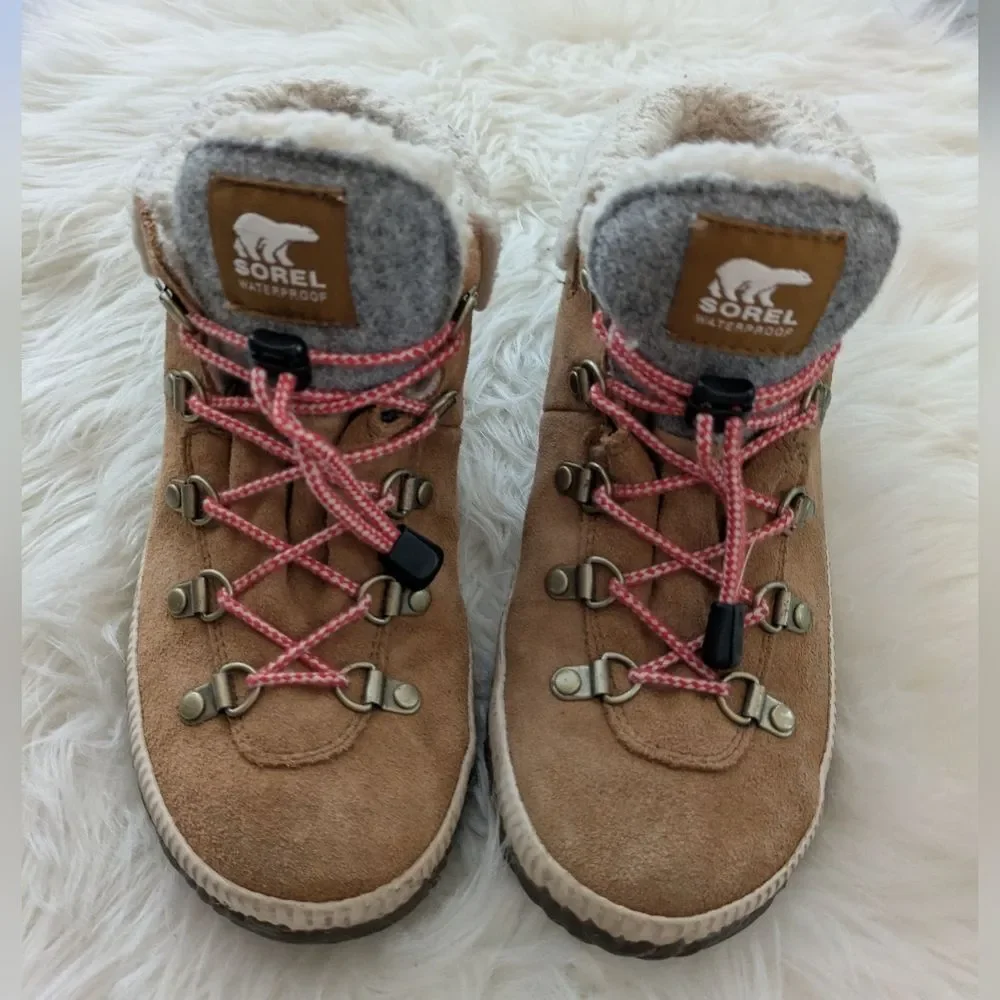 SOREL Out N About Conquest Child Size 5 Tan Leather Ankle Boot Pink Laces